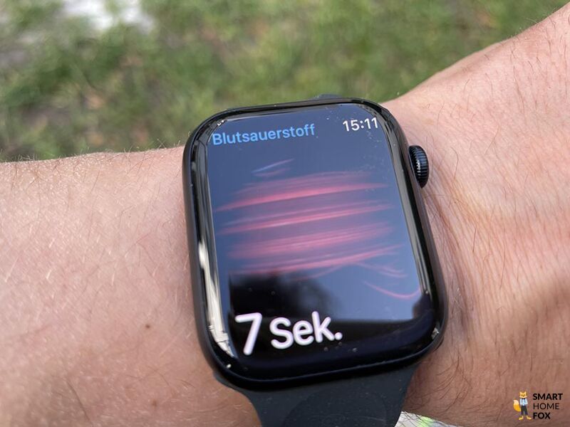 Man sieht die Messung der Sauerstoffsättigung auf der Apple Watch Series 7.